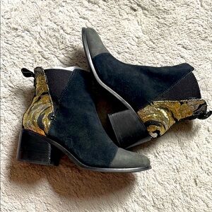 Black and Gold Ankle Boots Tom's